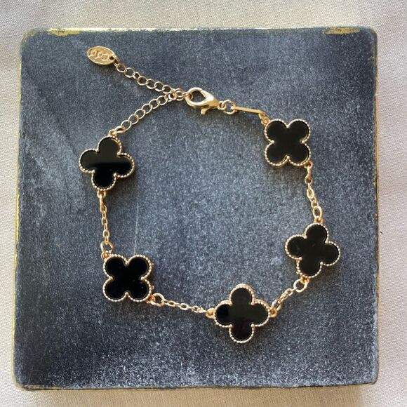 Four Leaf Clover/Black Flower & Gold Bracelet • NWOT - Picture 2 of 9